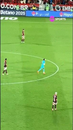 内马尔白跑了三十米。

队友还是一脚踢飞。

画面像极了你熬夜改方案，老板一句“