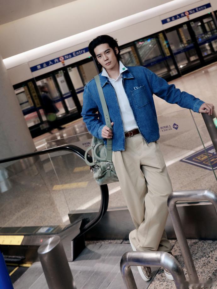 于适巴黎时装周Dior 2026秋冬大秀出发Look来了！真的很帅很时尚很有质感