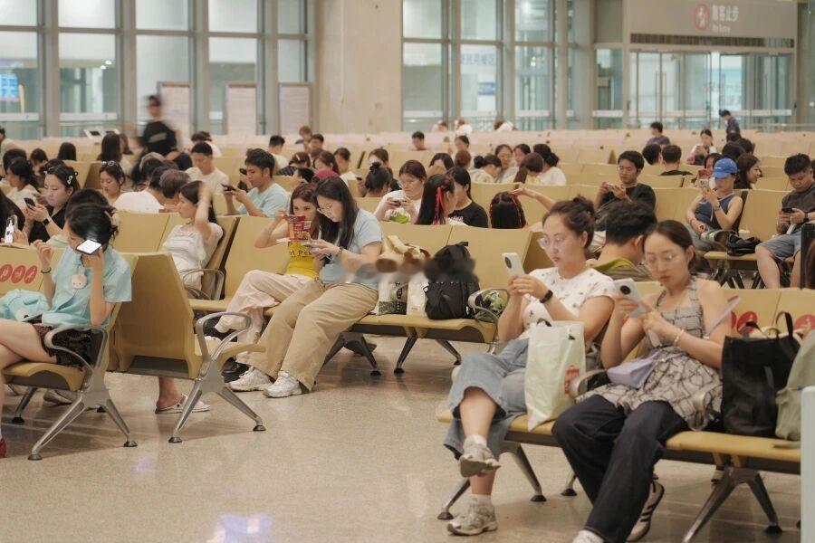 福州车站开行夜间“歌迷专列”精准对接海峡奥体中心演唱会散场后的集中返程客流 