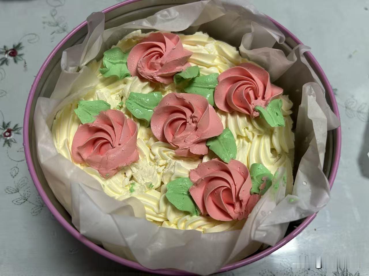 秋日生活打卡季邻居闺蜜生日，非要吃老式蛋糕，说是怀念小时候的味道。我就在网上给她