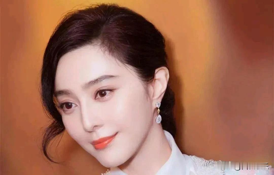 四和娱乐:关注

景甜化身唐朝贵妃，演绎绝美风华

在历史的长河中，唐朝以其繁荣