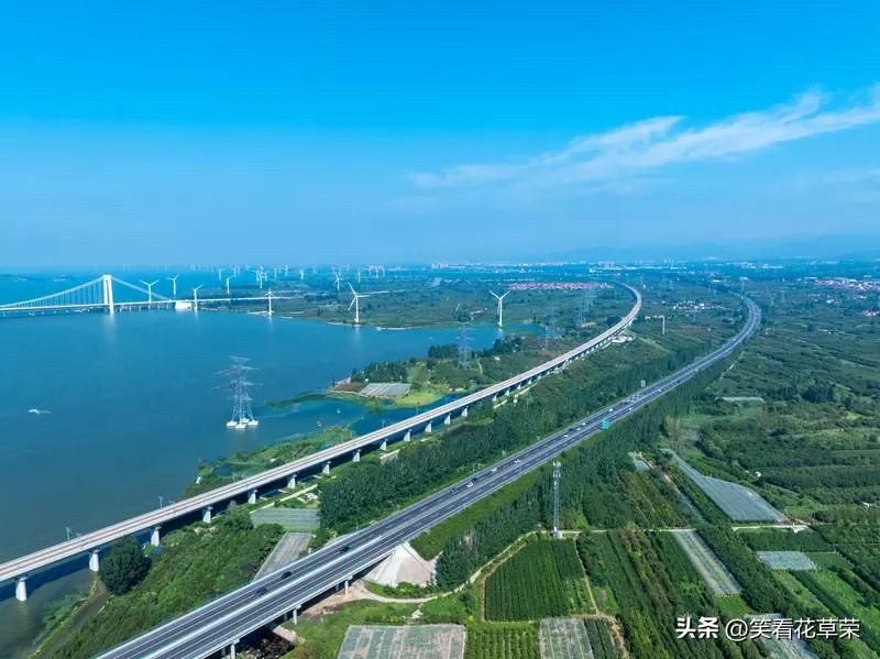 安徽省内的国家高速！
有人觉得安徽省的高速公路数量过少，每逢节假日便拥堵得一塌糊