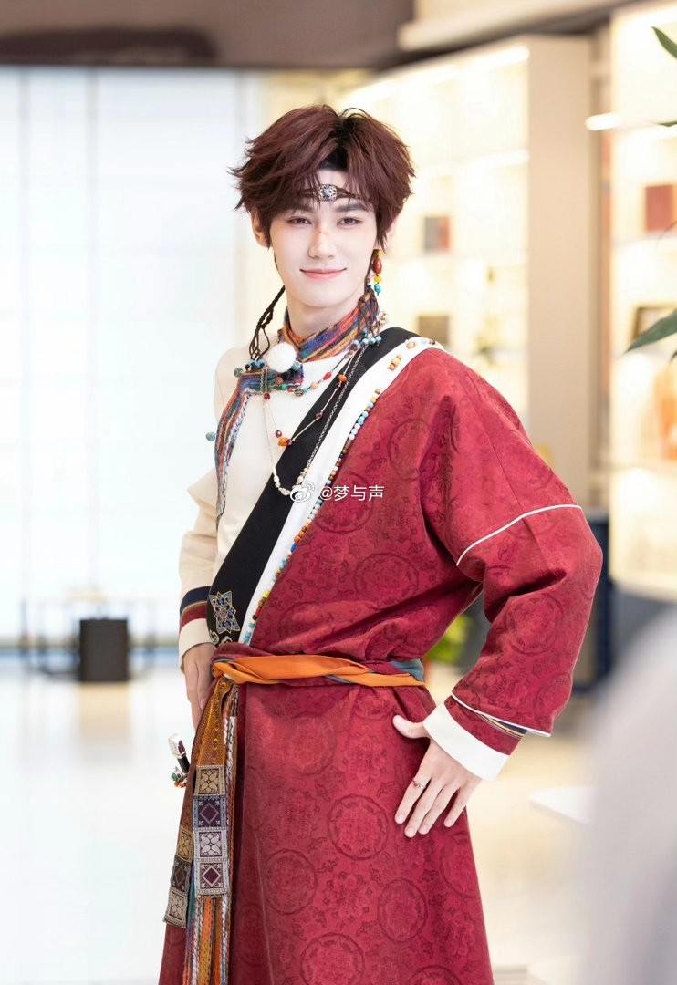 差一点就让我看到张真源了奔跑吧风里已经有夏天的味道了，海口的录制也拉开帷幕。张真