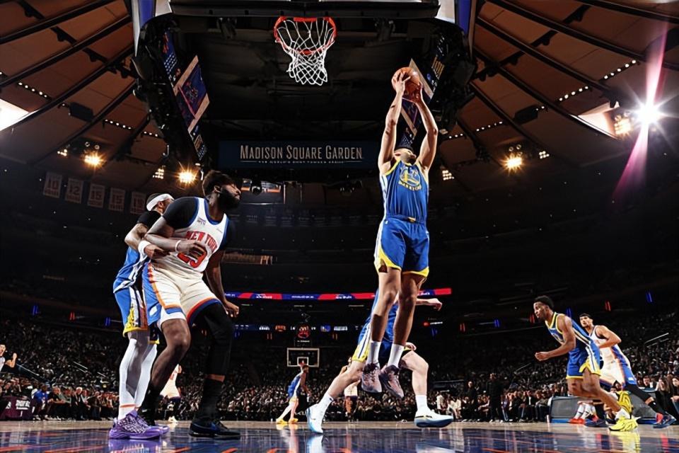 奥默-尤尔特塞文之前因为在希腊球队帕纳辛奈科斯出场时间不多选择了离开球队并且回到