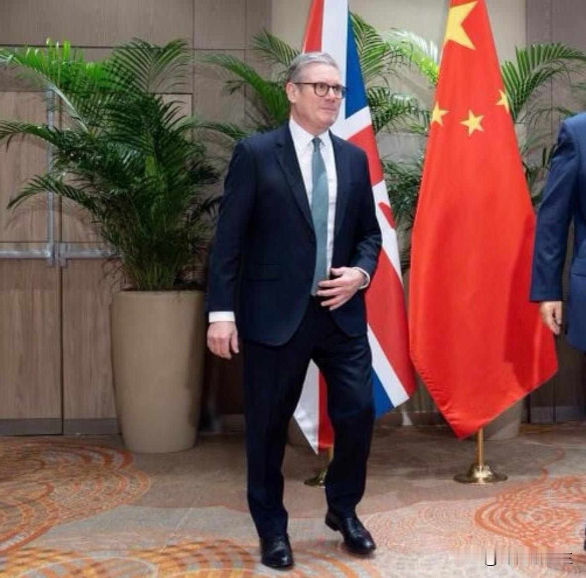 英国首相斯塔默将于昨天正式访华。
这是八年来英国首相首次访华，因而被视为“破冰行