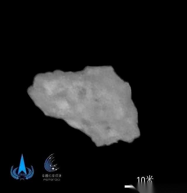 中国和日本，前后脚都发了自家探测器拍的小行星照片。
结果放一块，炸了。
中国的，