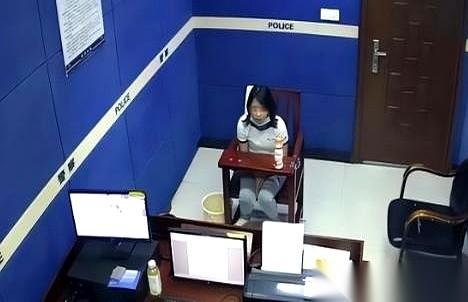 最魔幻的报警电话，大概就是接警员自己打的。
内容是：“喂，110吗？城北康悦棠有