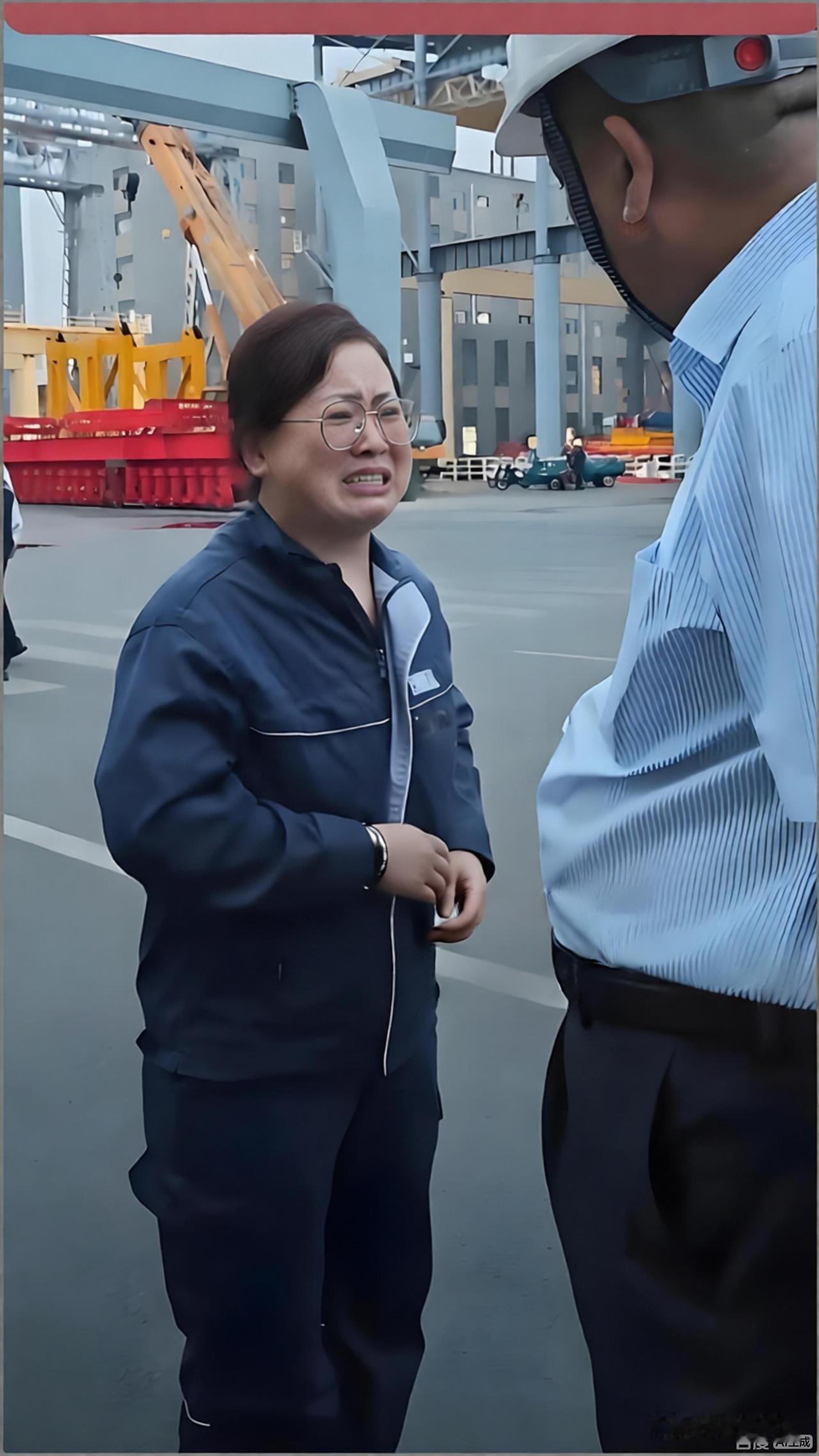最近河南矿山的那段监控，扎得所有打工人心口发疼：中秋假期的车间里，别的工位早就空
