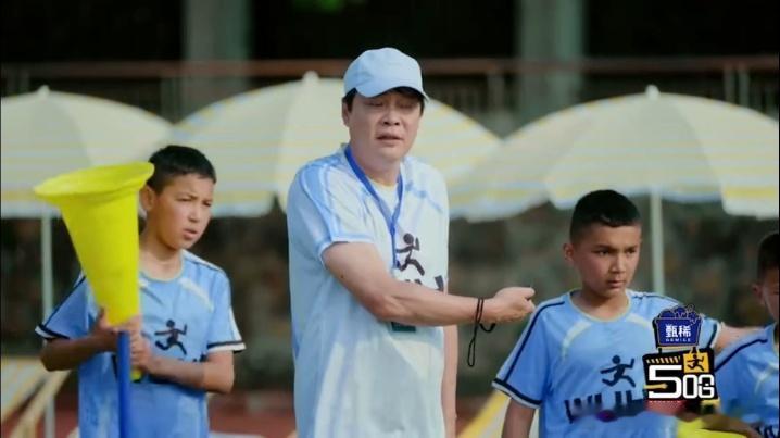 鹿晗加入小孩组哈哈哈哈哈 因为人数不平衡，范志毅把鹿晗分到了小孩组。他跟小朋友们