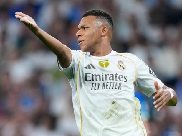 西甲第10轮比赛，姆巴佩破门，皇马主场2-1击败巴萨。据ESPN统计，皇马本赛季