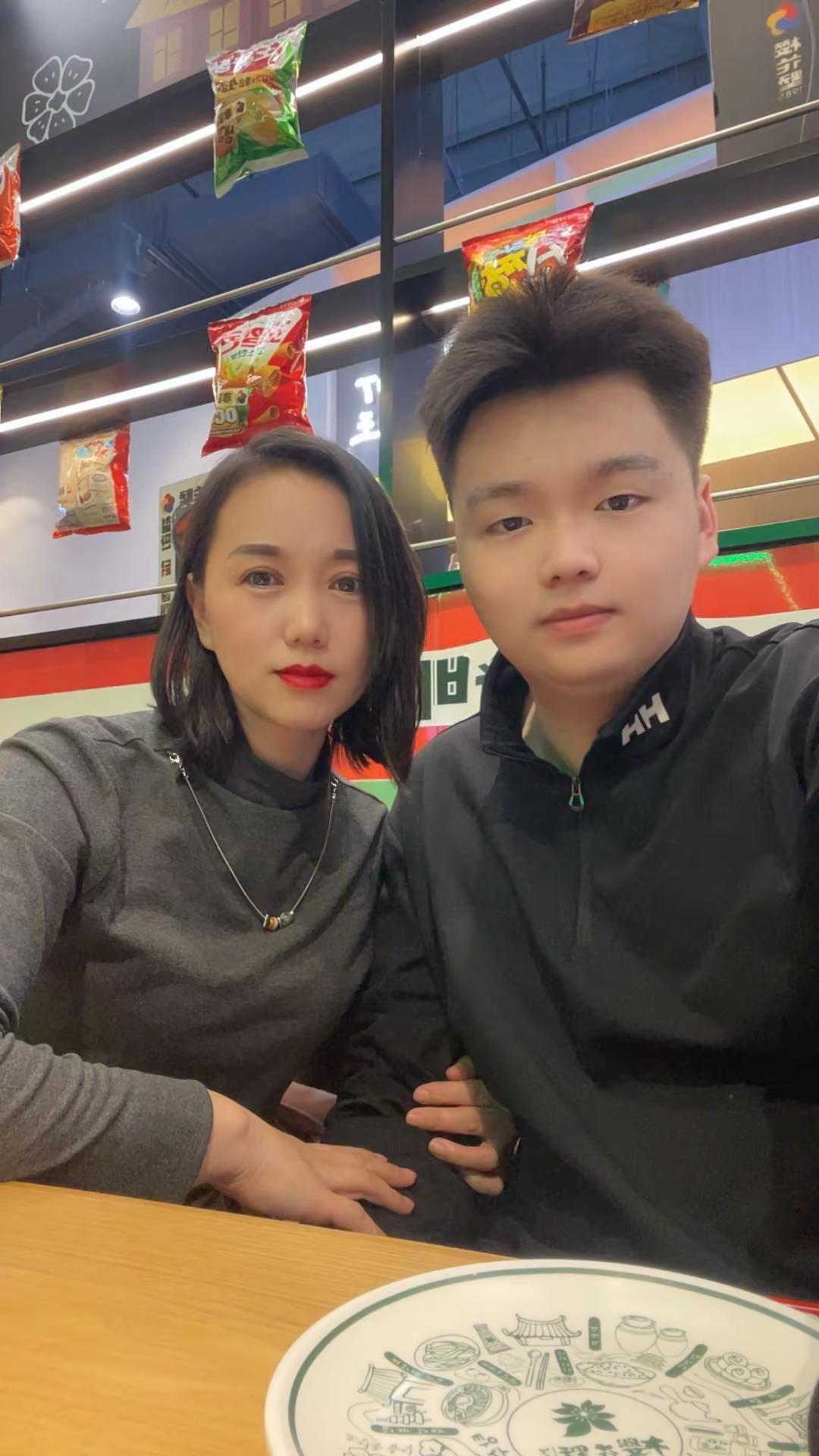 儿子才是妈妈的小棉袄，看似平淡，深情入骨