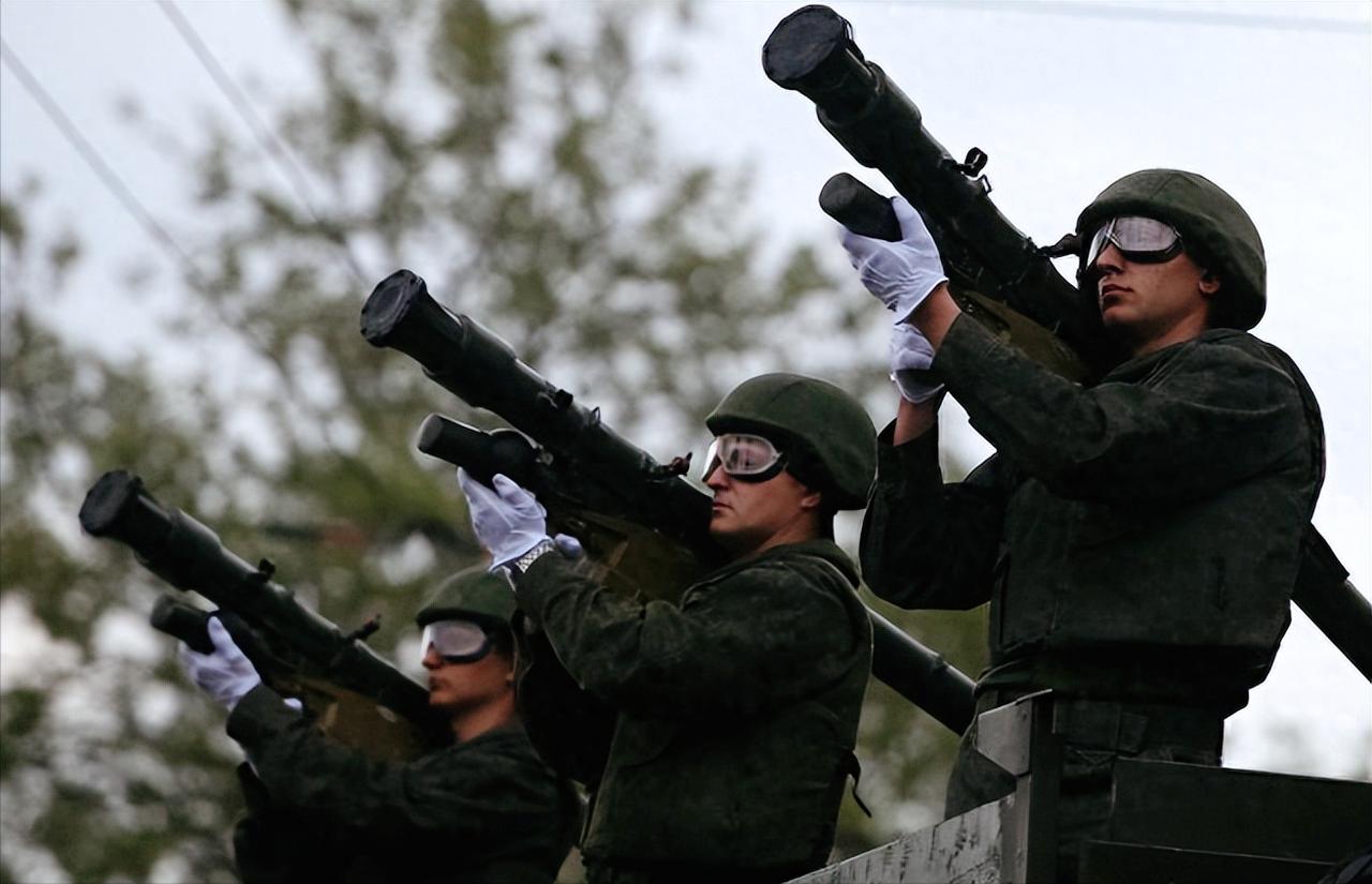 中东防空玩法彻底变了，英媒突然曝出俄伊之间一笔超40亿元的秘密军火交易，伊朗豪掷