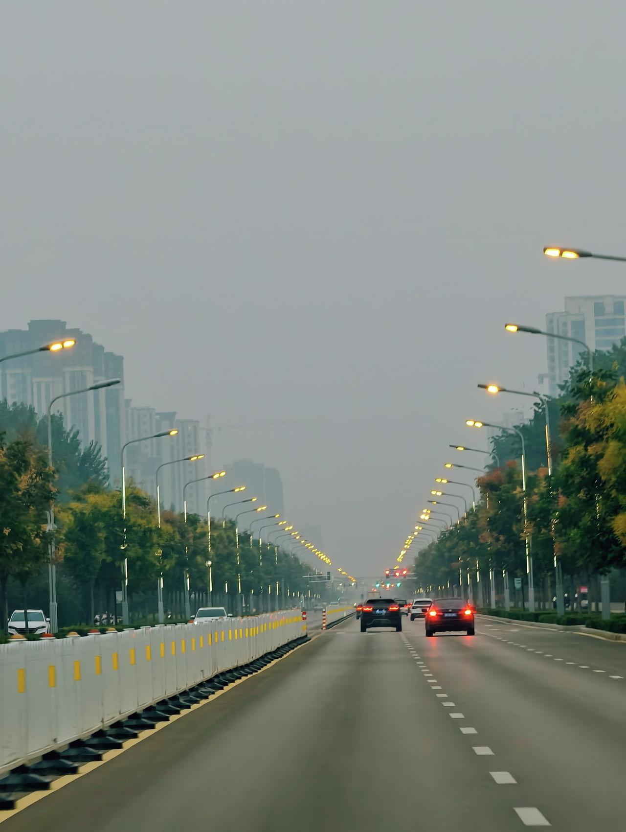 邢台钢铁路:这是一条纪念邢台工业时代的地标——邢钢，而命名的道路，眼前这条钢铁北