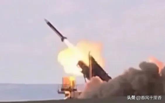 突发！当地时间28日，中东多国传出爆炸声，乱成了一锅粥。伊朗军队对美国在中东的军