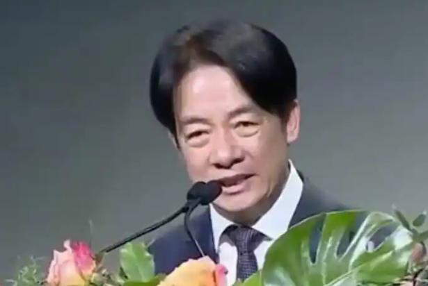 台当局发布严正声明，
 
4月23日，针对高德地图“红绿灯倒数”功能火遍了全岛，