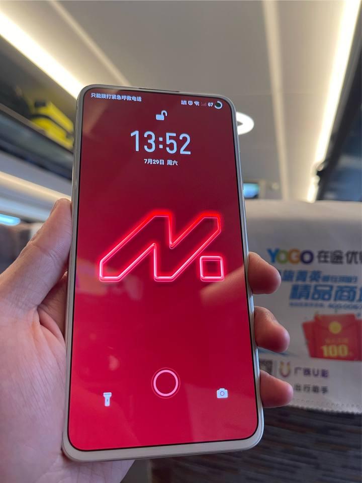 魅族17 Pro的这个独角兽配色，颜值是真绝了。只能说魅族的设计一直都是在线的，