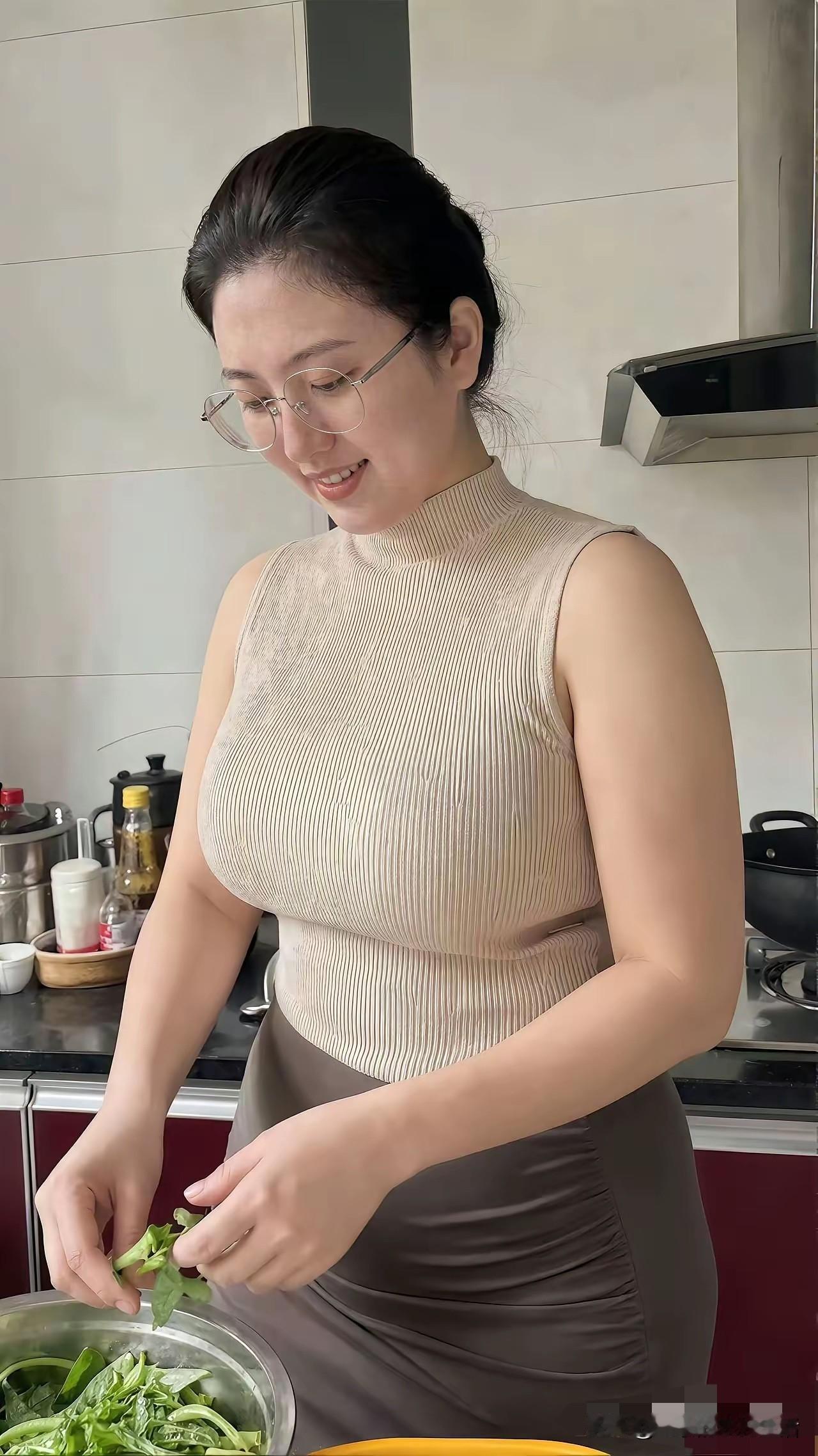 要想有钱
必须就得过苦行僧的日子
要想贪图享乐逍遥自在
你就注定没钱
既想大富大