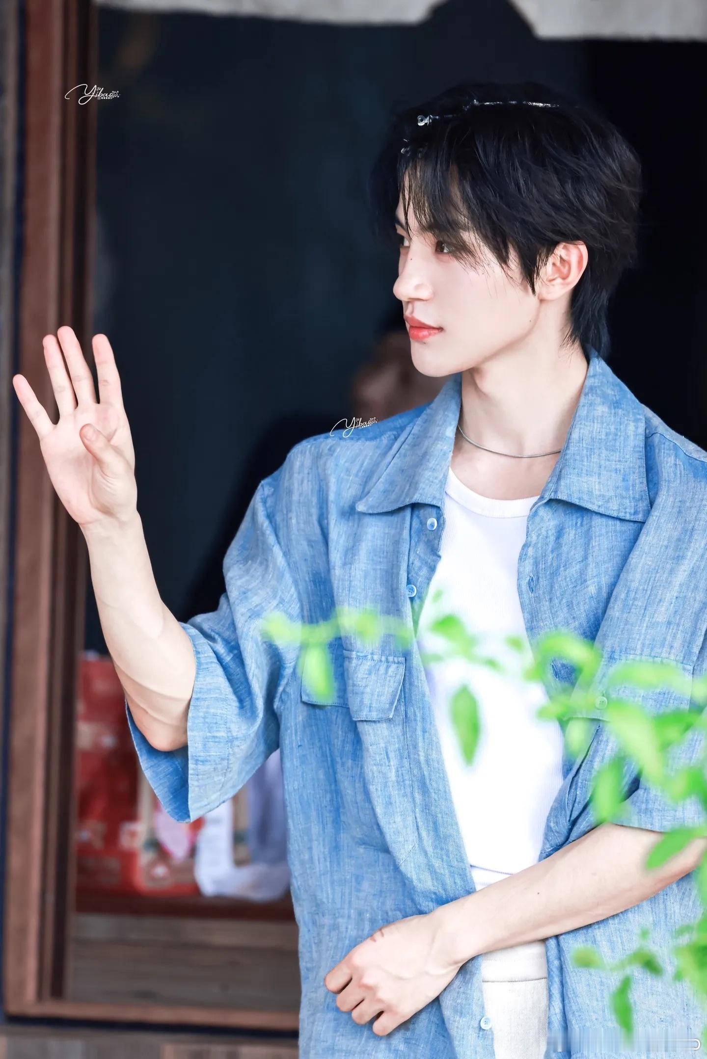 这个张翅怎么穿什么都好好看 