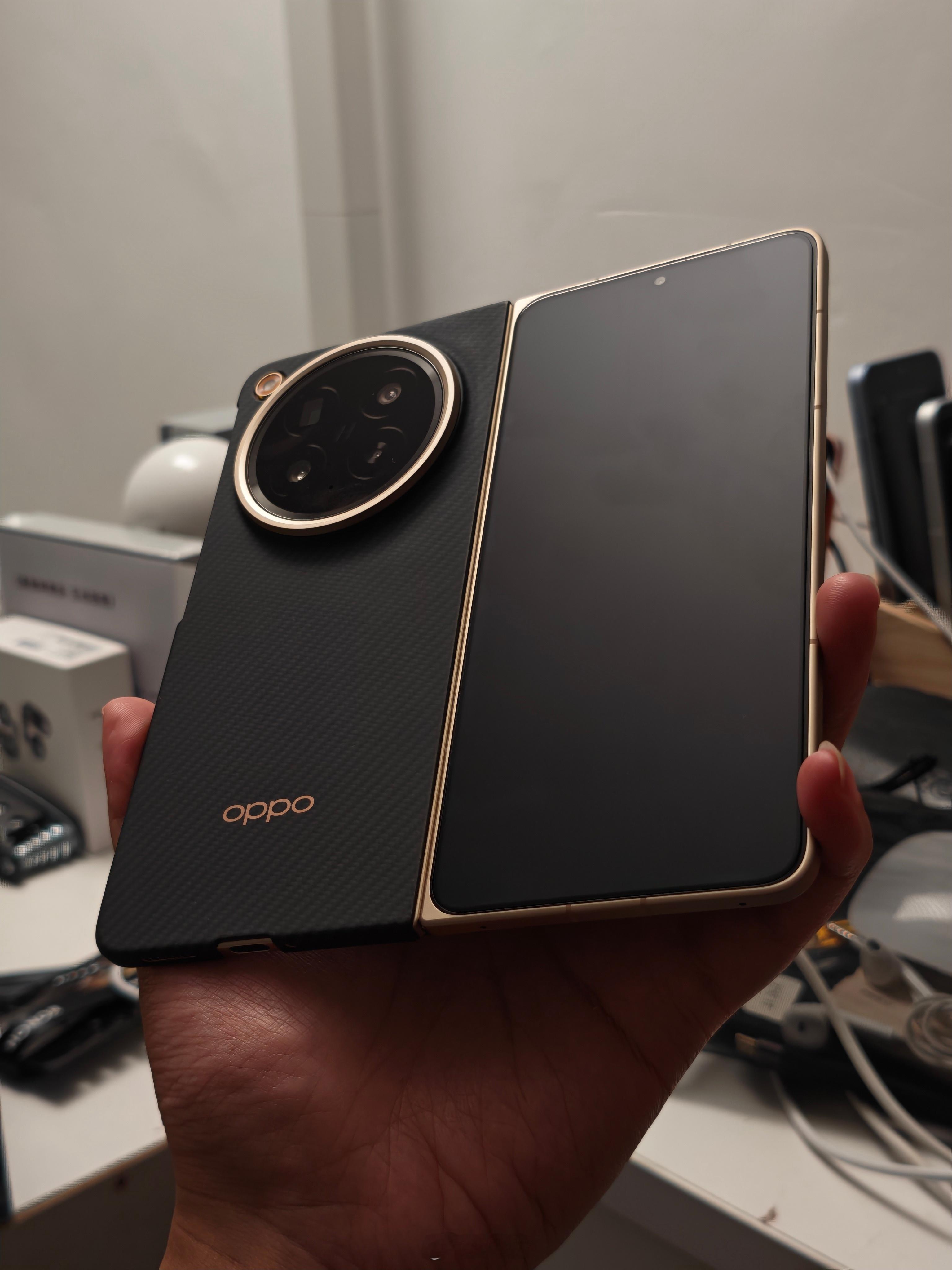 现在手机膜都这么便宜了吗？给我的OPPO Find N6买了张钢化膜，贴上严丝合