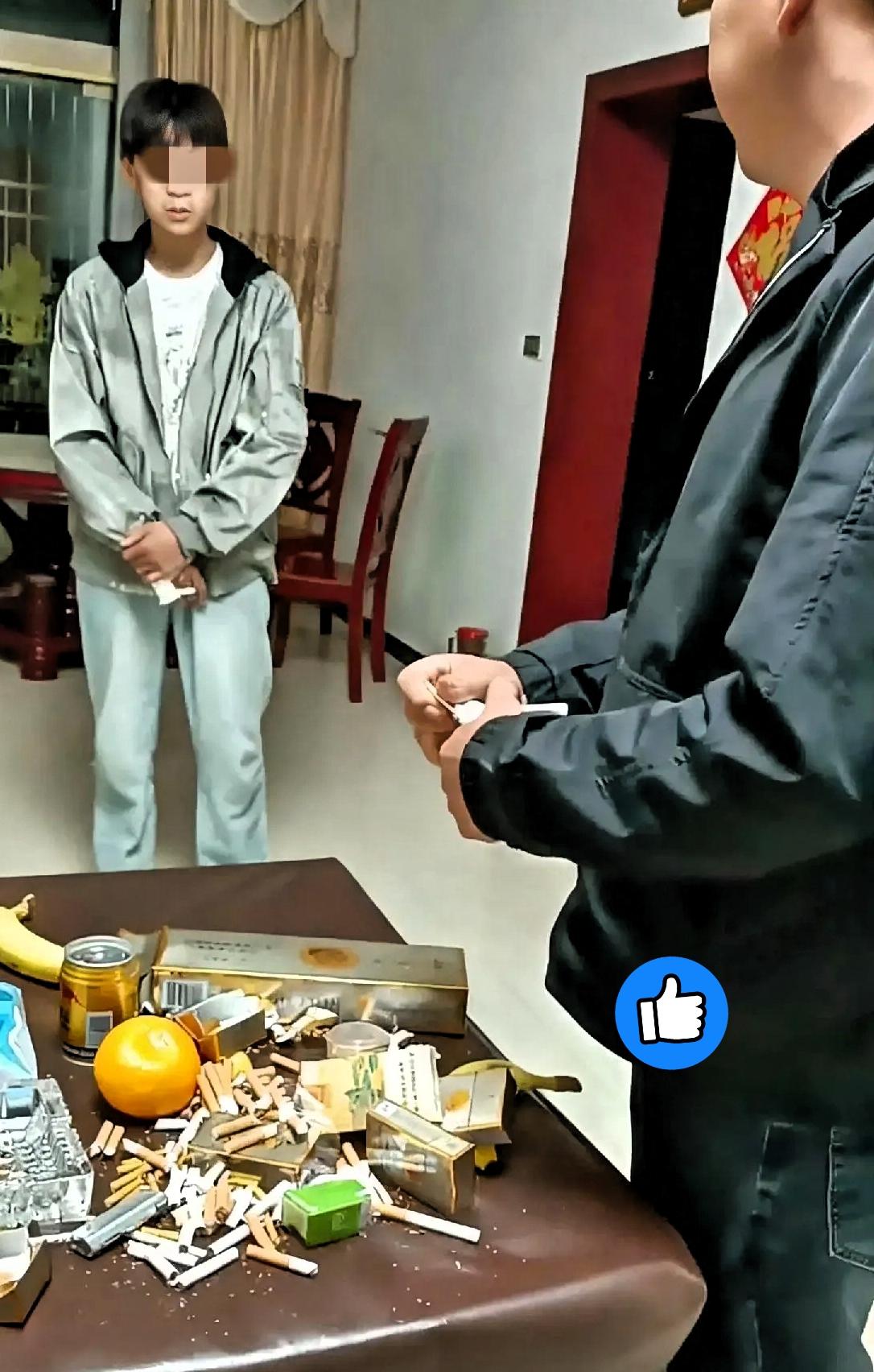 父亲掰断6盒烟的瞬间，比千言万语都管用！
 
谁看了这幕不戳心？父亲当着儿子的面