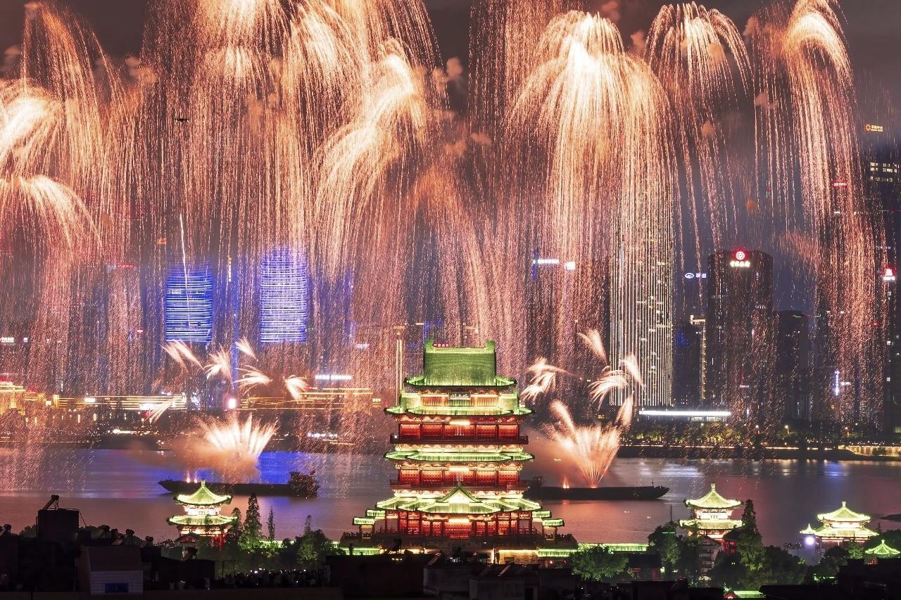 赣江潮起，省会腾飞——南昌近五年高质量发展答卷
 
滔滔赣江奔涌向前，英雄城步履
