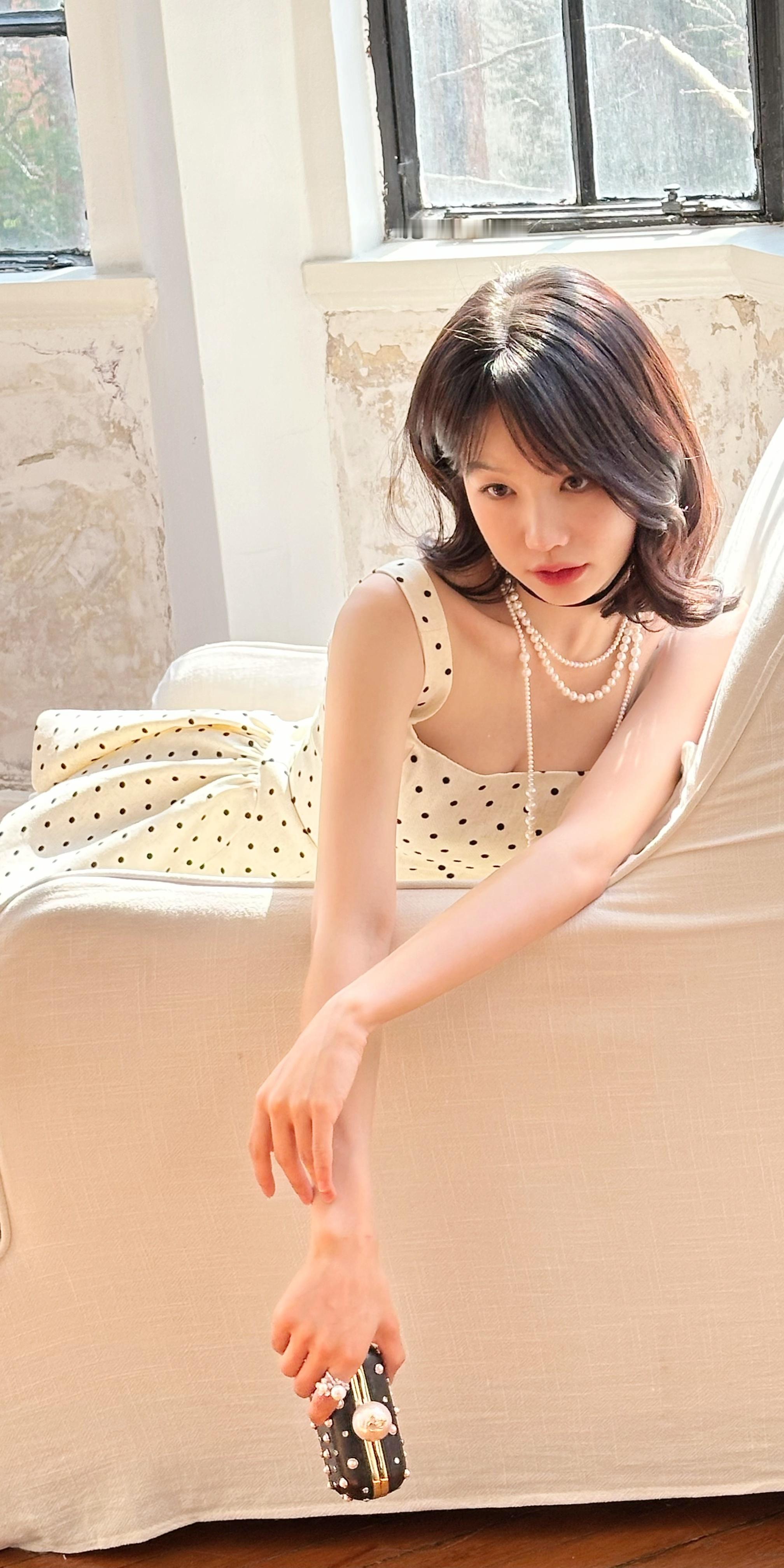 徐梦洁：少女波点裙，纯美青春气息。徐梦洁