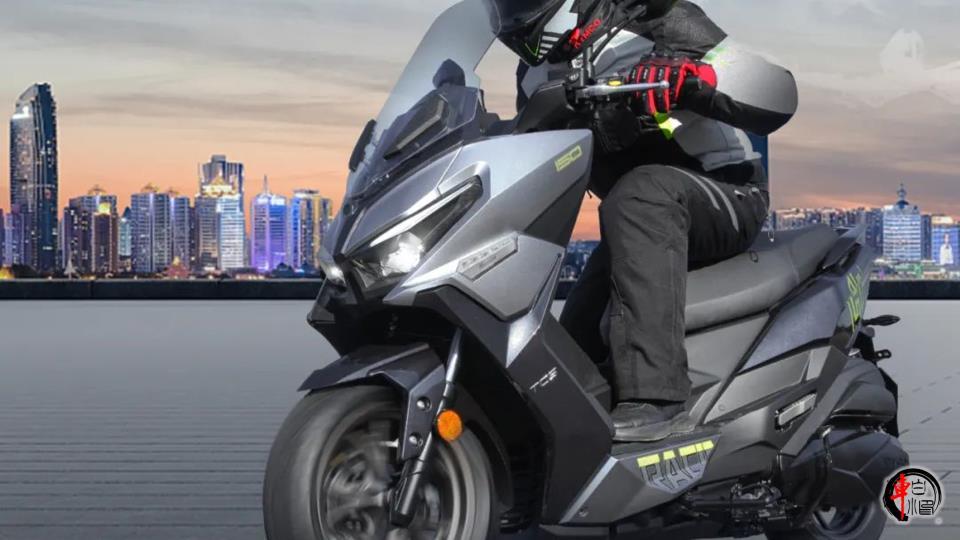 光阳摩托近日推出的新款运动踏板Racing H150。这款车不仅外观时尚、动力强