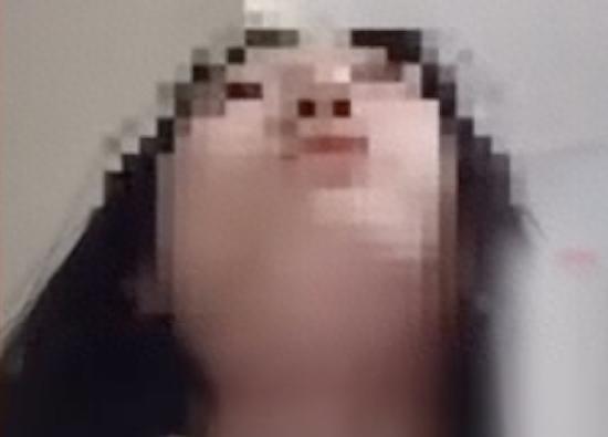 真是太离谱！
河南一女孩发视频称父亲看自己洗澡？
11月3号网上出现个视频，一女