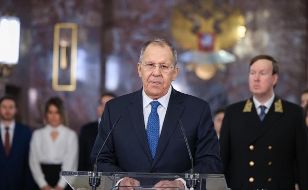 俄罗斯外交部长拉夫罗夫2月11日表示，“除了特朗普之外，没有人声称印度计划停止购