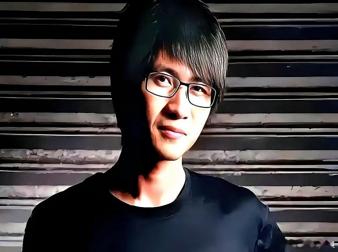 全网骂他代笔，韩寒没回一个字，反手把40万字的手稿影印成书，10块钱一本。书名叫