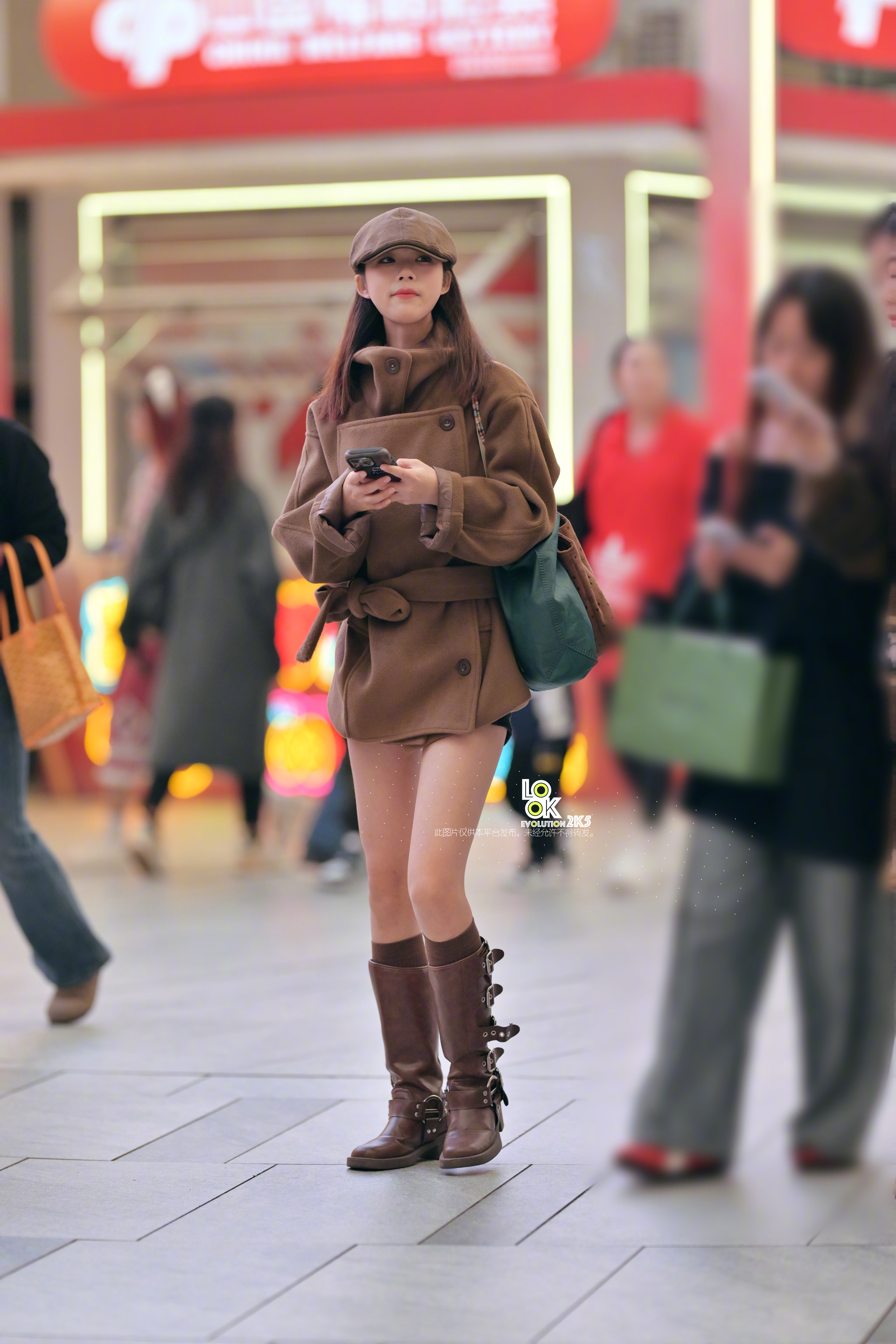 整套焦糖色搭配不错 