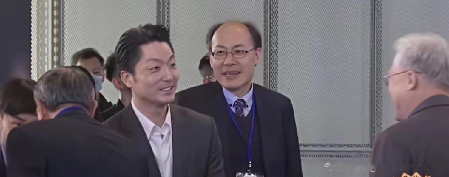 12月29日一早，刚从上海双城论坛返台的蒋万安，就被媒体围堵追问“正义使命-20