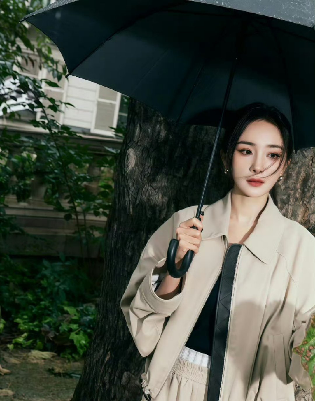 你永远可以相信幂姐的穿搭，完全同意！杨幂最绝的是她穿什么都像自己的衣服而不是衣服