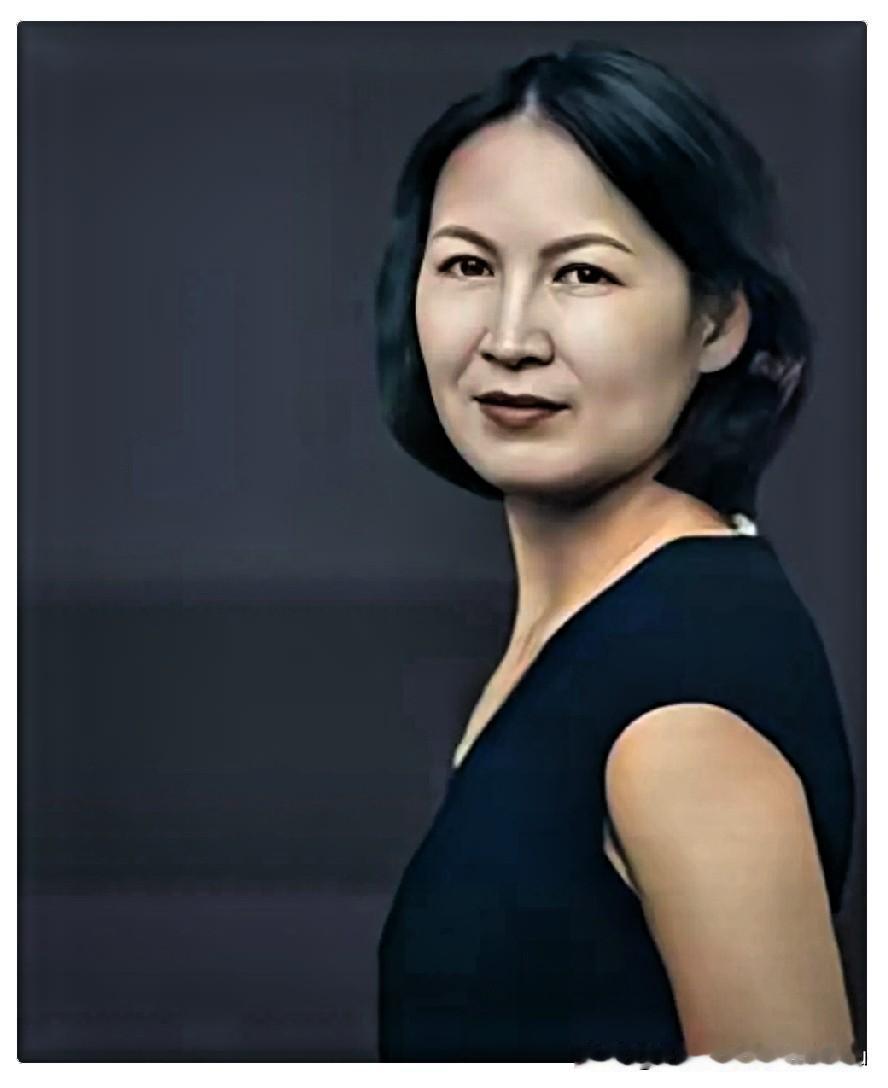 任正非现任妻子姚凌，长相温婉动人气质出众，比丈夫小30岁却相伴多年，曾是华为创始