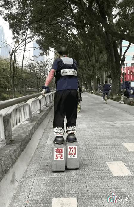图一：大爷这样锻炼的意义，到底在哪里啊？应该起不到锻炼身体的运动。
图二：修狗：