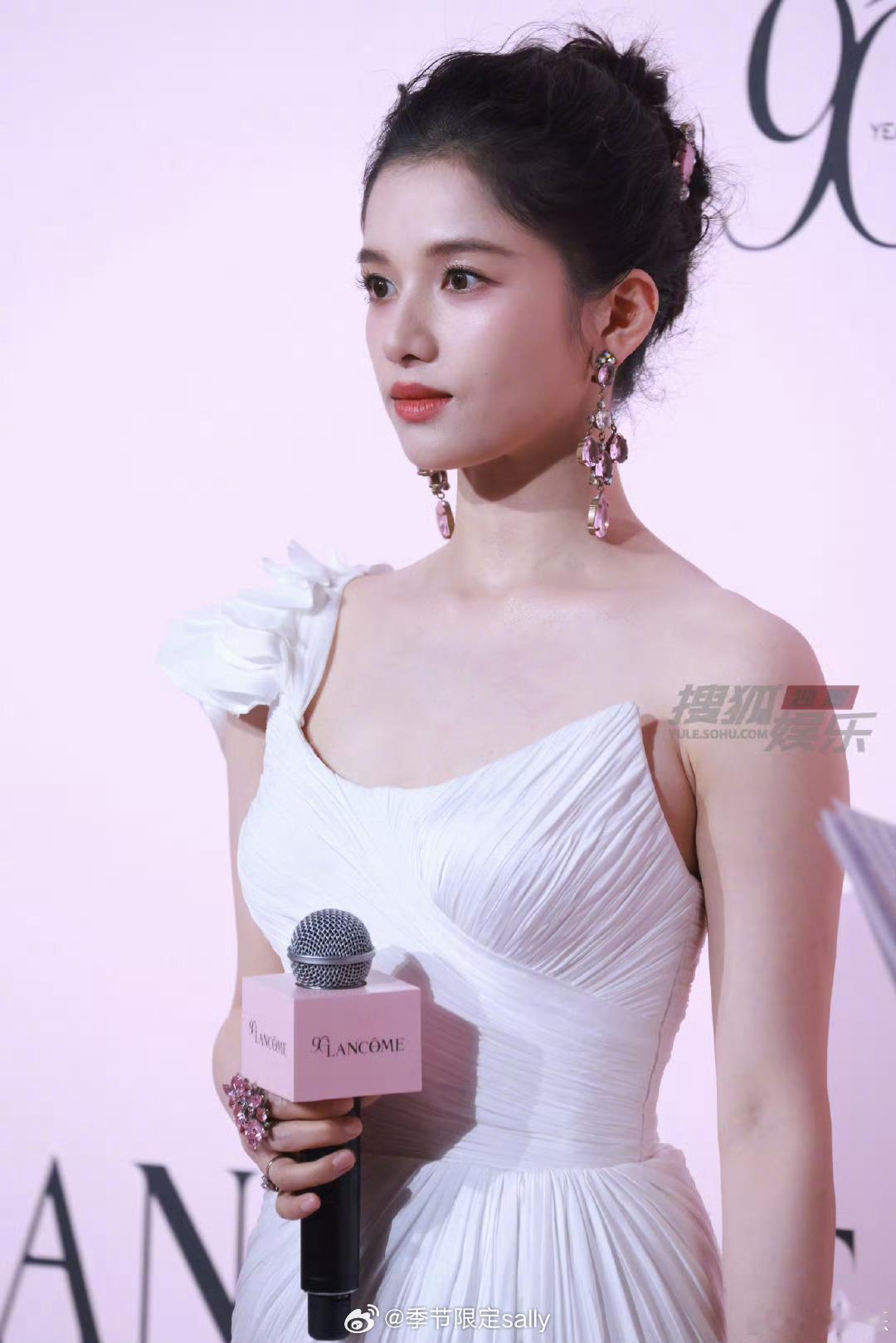 张婧仪今日线下活动生图 ​​​