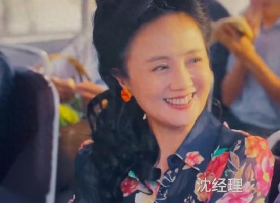 电视广告代言里看不见朱媛媛，代表委员座席里看不见她，综艺打闹群里看不见她，花边野