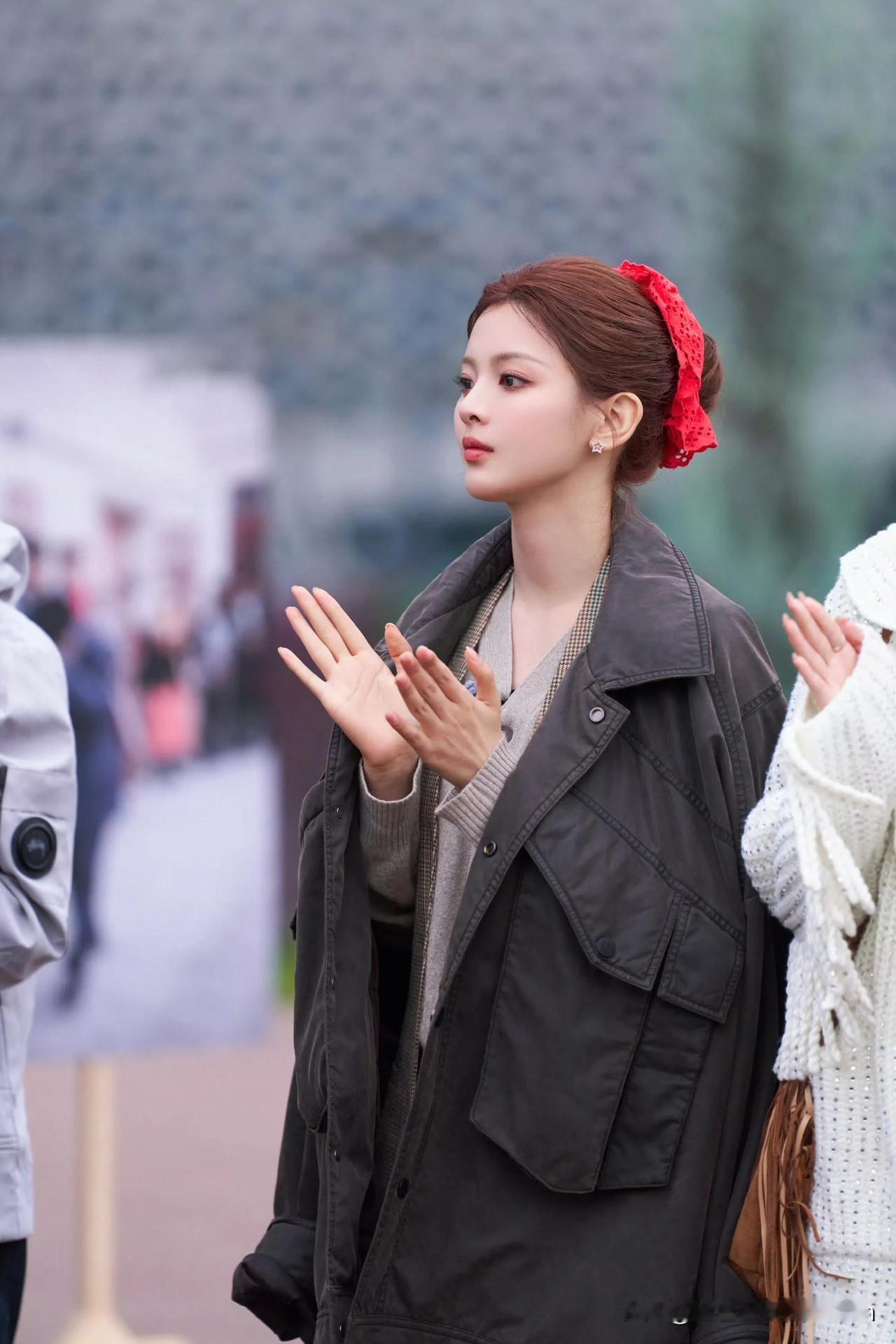 杨超越秋日穿搭指南、复古风女孩🍂🧥