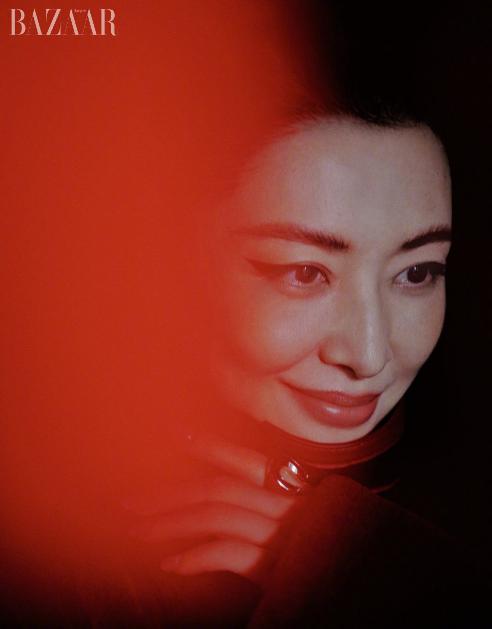 时尚芭莎十月刊来自中国礼成万象周涛礼成之美芭莎封面大片摄影：小刚 ​​​