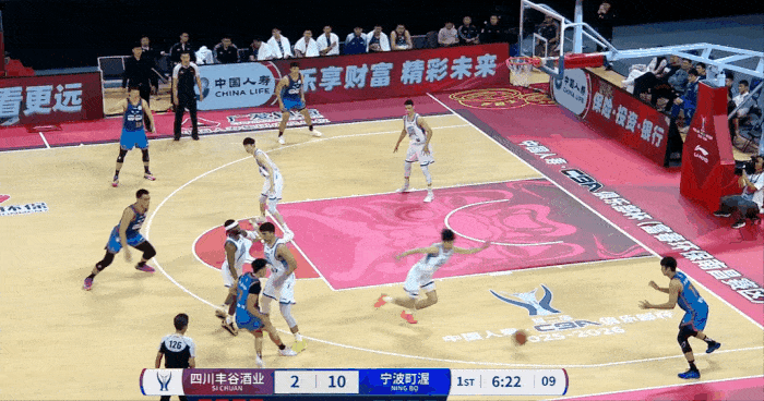 杜智博空切篮下上篮打进，四川暂时落后宁波6分