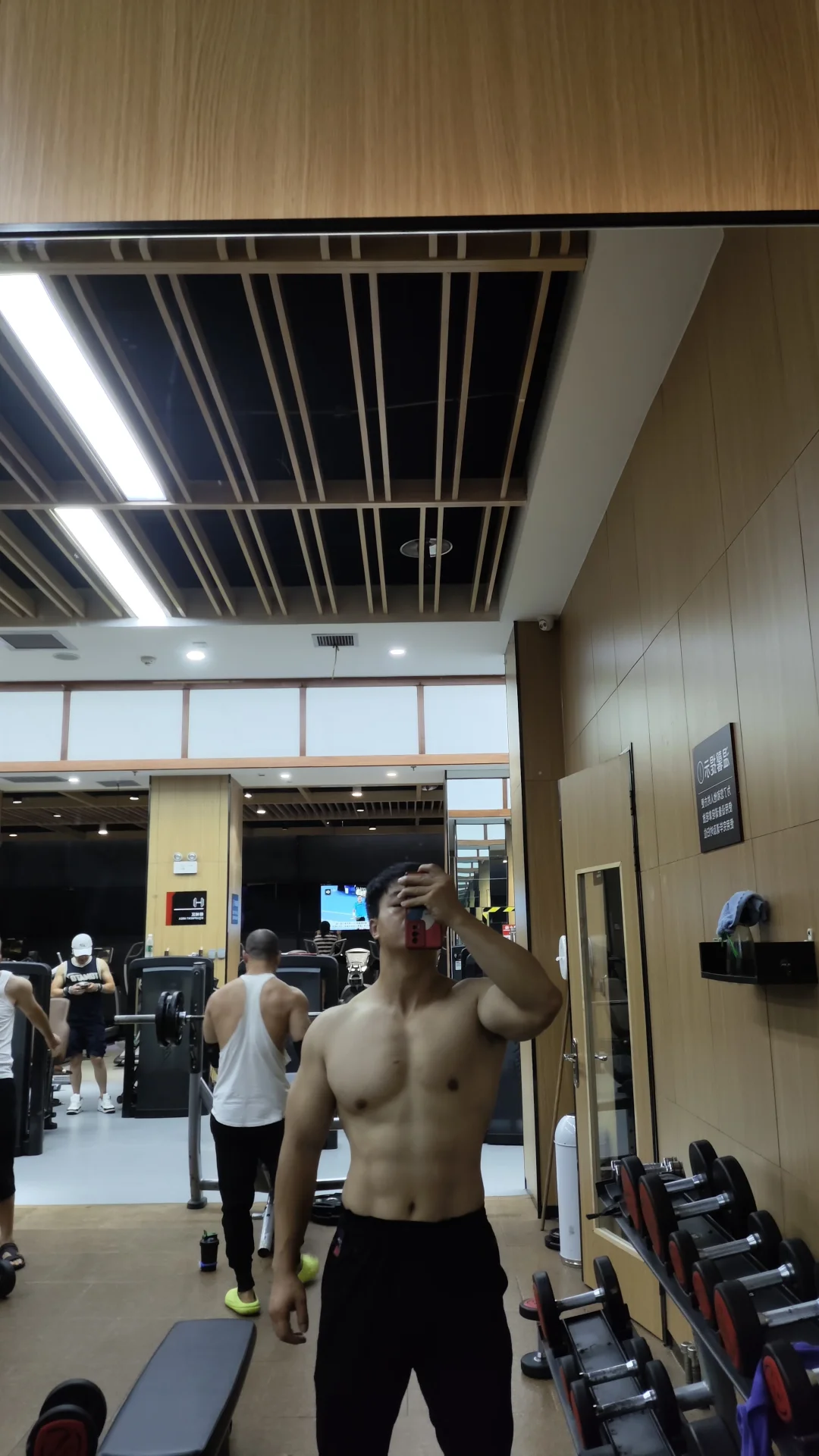 腹部脂肪难以减少的原因主要有以下几点