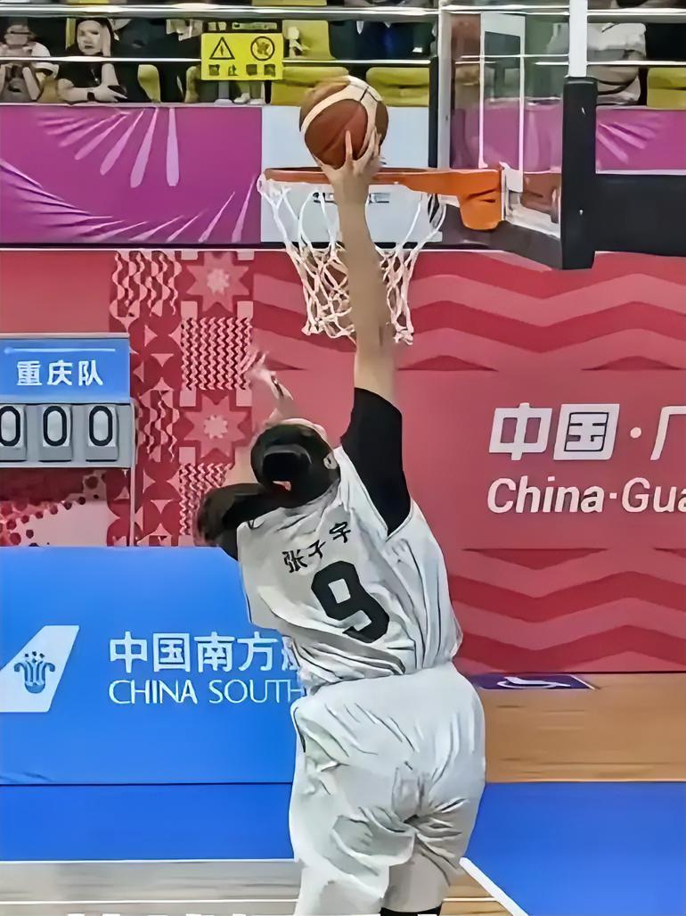 不管你信不信，许多球迷锁定中国女篮比赛频道，大多数都是奔着张子宇的表现来的！毕竟