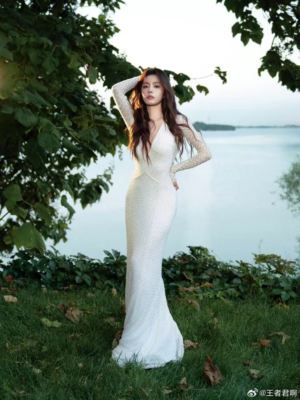 蔡文静妆造斩男更斩女 被栩栩华生时尚文化大赏的蔡文静美晕！妆造斩男更斩女，妩媚又