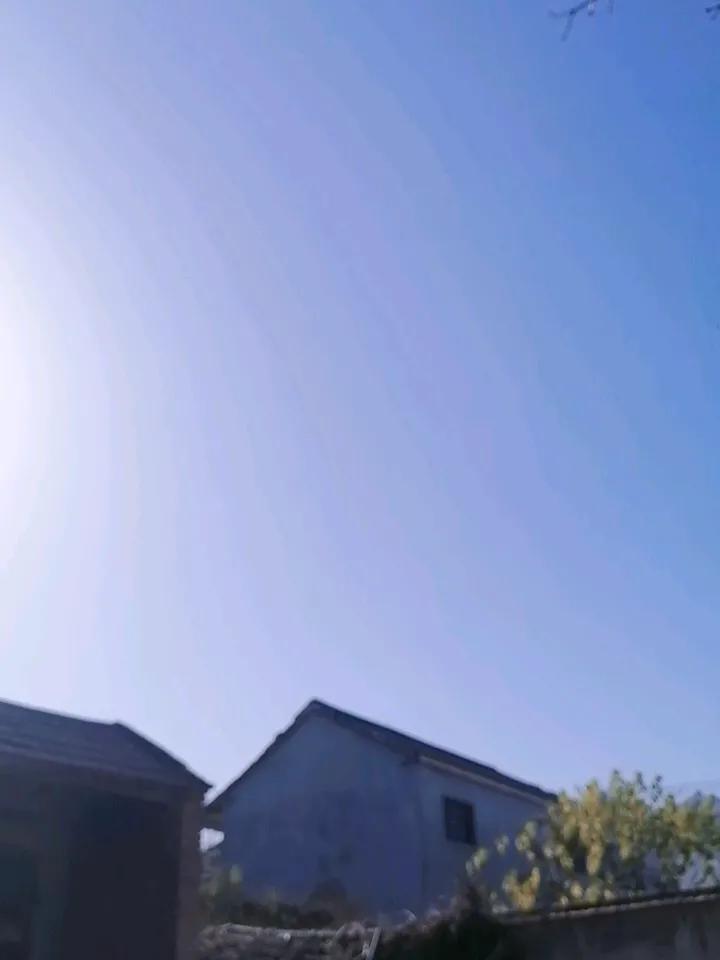 闲来无事，拍拍中原的天空，今日晴天，那么大的太阳，暖洋洋的，直发懒，可恶的是冬天