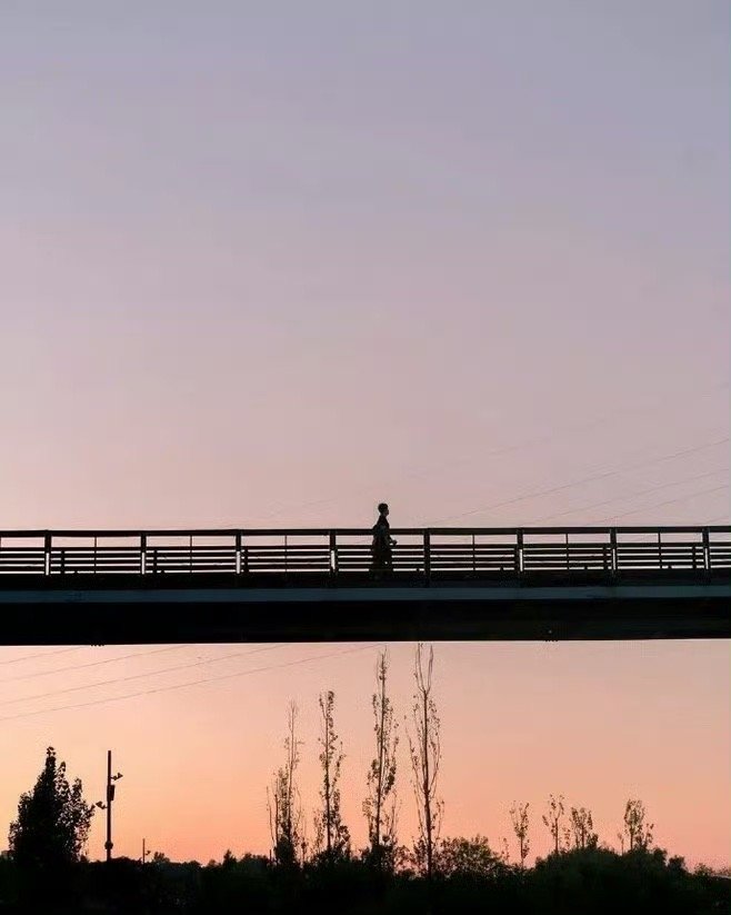 人活着究竟为了什么？作家李银河回答说：“不为什么，什么也不为，活着只是人的一种状