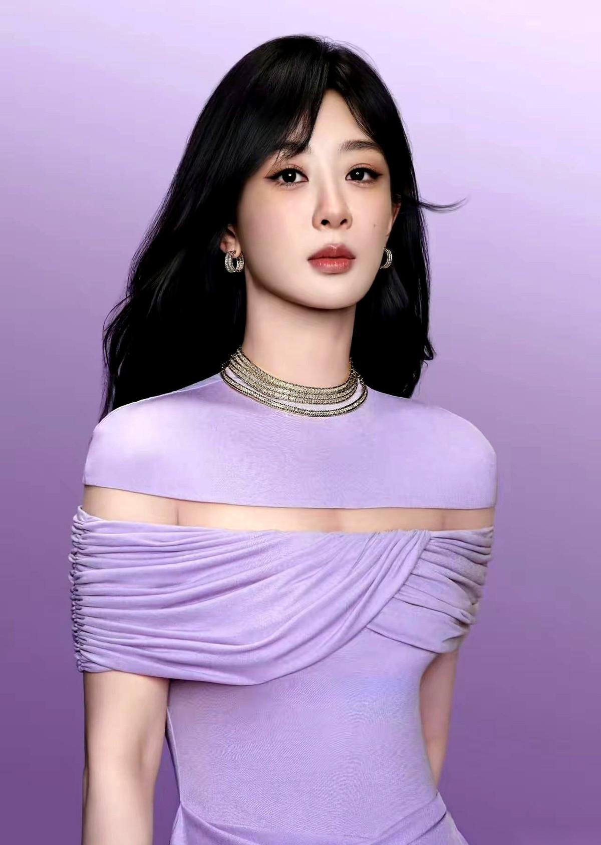 “少吃、多睡觉、戒色！”——杨紫在直播间甩出这三句话时，屏幕上弹幕瞬间炸了！
谁