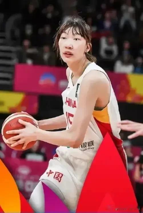 谁才是中国女篮最不可或缺的球员?当然是韩旭。在目前女篮这框架下，缺谁都行，就是不