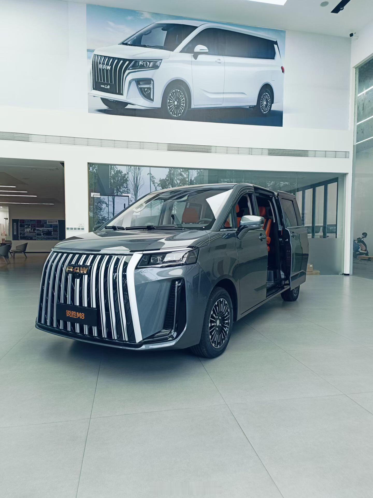 这次开发现它的隔音做得很用心，关上车窗后车里特别安静，高速上风噪路噪都控制得挺好