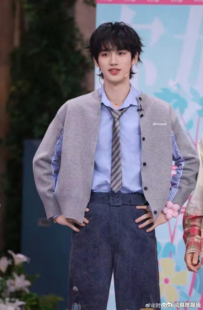 杨迪变出一只猫咪丁程鑫丁程鑫猫塑你好星期六杨迪的魔术真的越来越会藏惊喜，整套流程