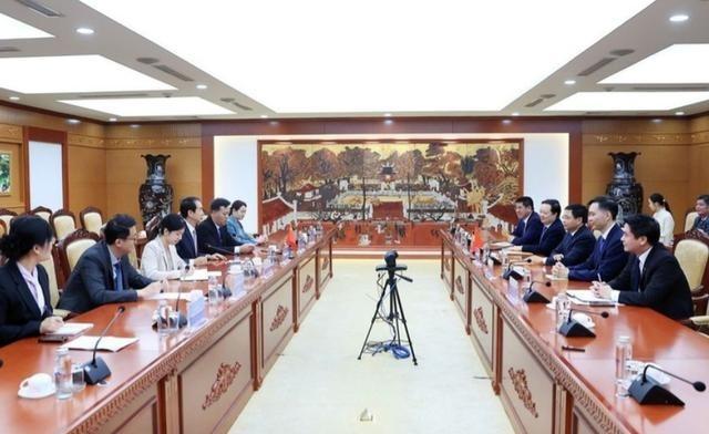 非常有诚意！越南财政部部长阮文胜前脚于1月3日拜会中方驻越大使，建议中方支持河内